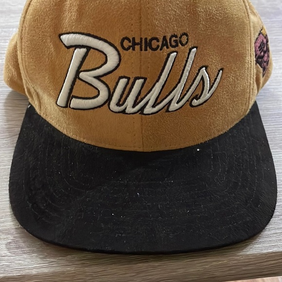 Chicago Bulls Tan and Brown Cap - Picture 1 of 11